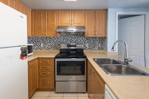 2033-3043 Finch Ave W, North York, ON, M9M0A4 | Card Image