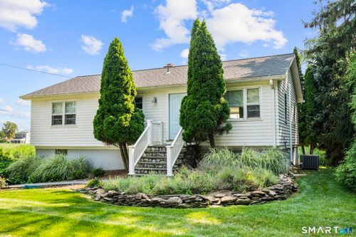 134 Shoreham Village Dr, Fairfield, CT, 06824-6251 | Card Image