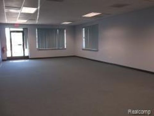 44623 N Gratiot Ave, Clinton Twp, MI, 48036-1316 | Card Image