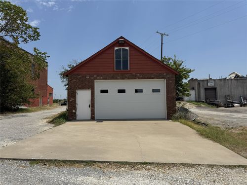 garage-110 S Houston Avenue, Denison, TX, 75021 | Card Image