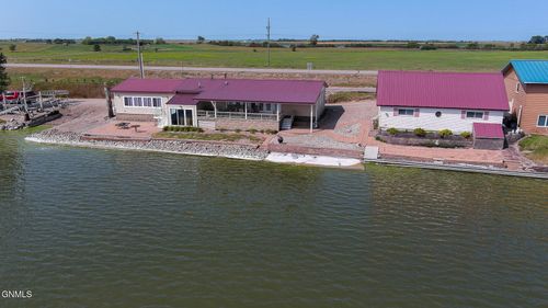 412 W Lakeview Ln, Dawson, ND, 58428-9502 | Card Image