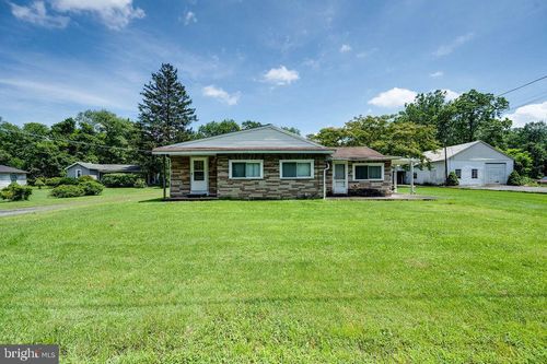 493 Mohrsville Rd, SHOEMAKERSVILLE, PA, 19555-9710 | Card Image