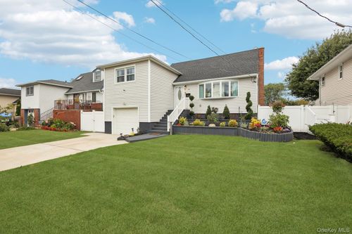 374 Miller Ave, Freeport, NY, 11520-6113 | Card Image