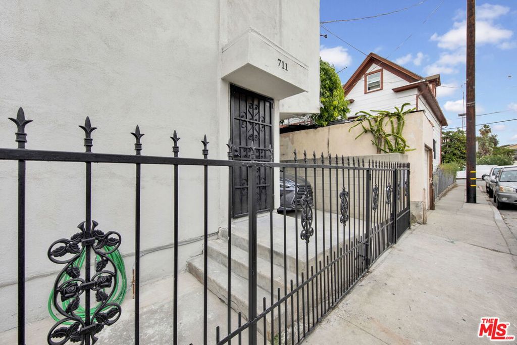 Residential Income in Los Angeles 4