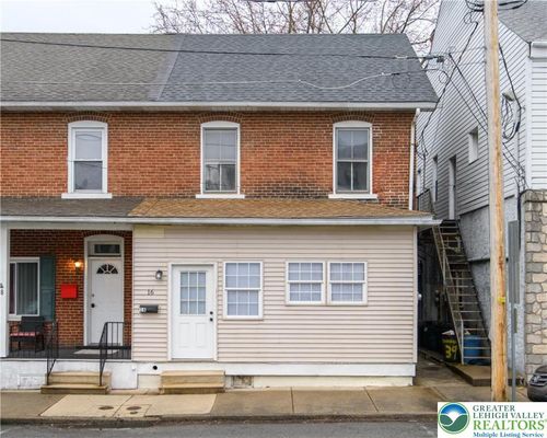 16 Dowell St, Slatington, PA, 18080-1407 | Card Image