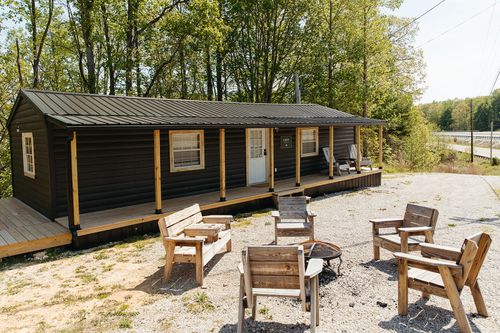 8225-80868225 Old Kentucky 15, Pine Ridge, KY, 41360-8875 | Card Image