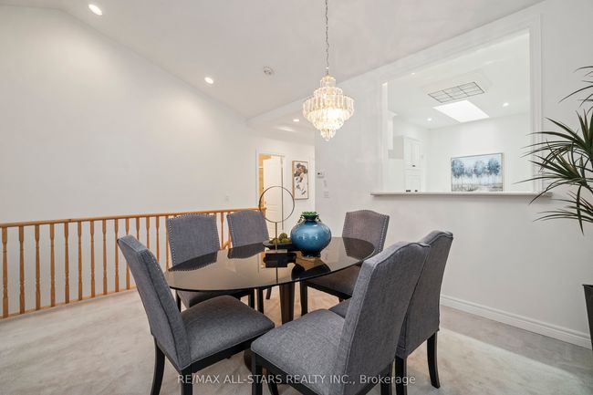 68 Celebrity Greens Way, Condo with 3 bedrooms, 2 bathrooms and 1 parking in Markham ON | Image 12