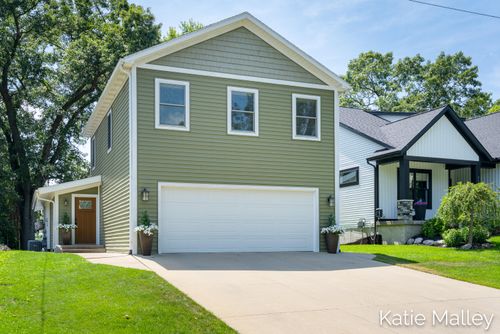 7353 Davies Dr Ne, Rockford, MI, 49341-8549 | Card Image