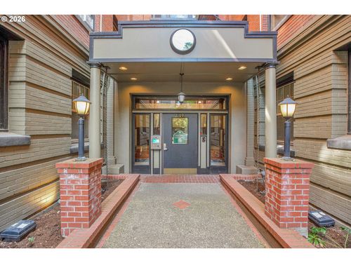 102-2109 Nw Irving St, Portland, OR, 97210-3281 | Card Image