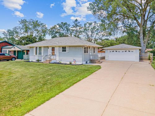 843 84th Ave Ne, Spring Lake Park, MN, 55432-1235 | Card Image