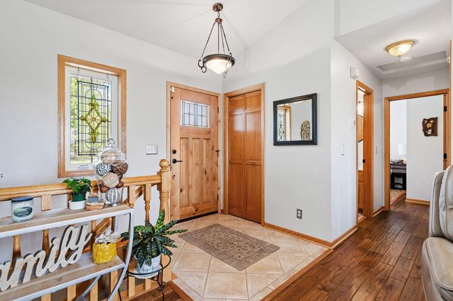 Tiled front entry | Image 16