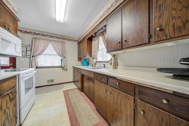 18 Kitchen | Image 14