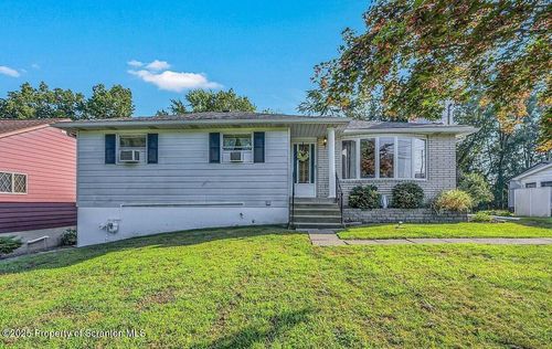 737 Oak St, Taylor, PA, 18517-1303 | Card Image