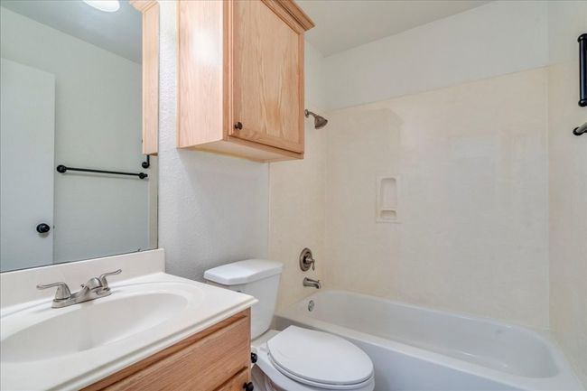 Guest bathroom | Image 28