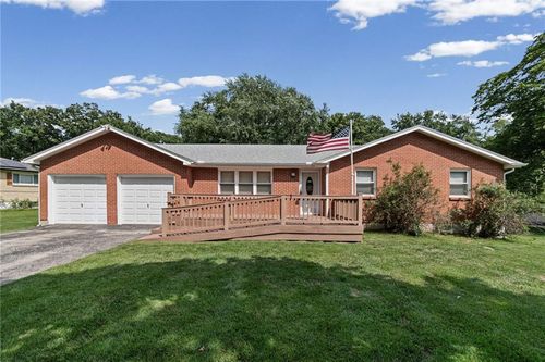 201 Highland Dr, Smithville, MO, 64089-8613 | Card Image