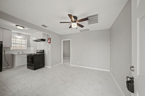 apt-4-2002 Mustang Rd, Alvin, TX, 77511-4452 | Card Image