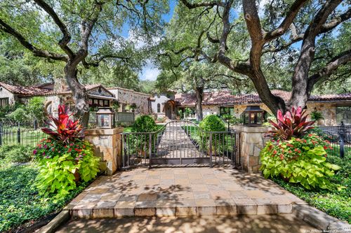 220 N School St, Boerne, TX, 78006-2064 | Card Image