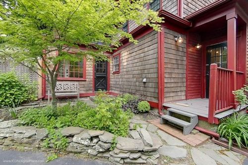 300 Broadway, Newport, RI, 02840-2635 | Card Image