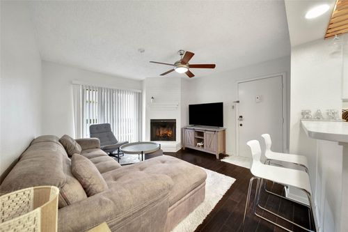 184-1900 Bay Area Blvd, Houston, TX, 77058-2109 | Card Image