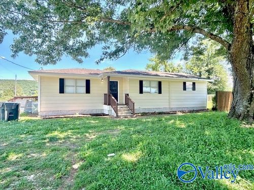 2137 County Lake Rd, Gurley, AL, 35748-8935 | Card Image