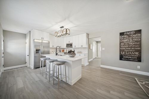 460 Selby Ave, Owatonna, MN, 55060-2857 | Card Image