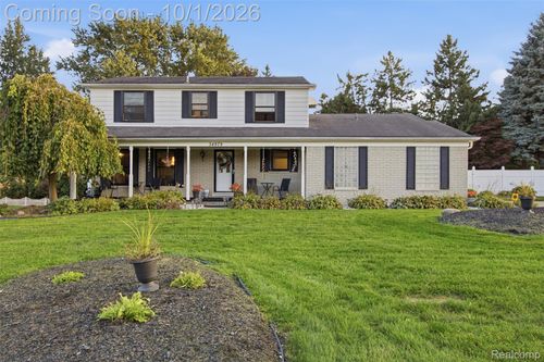 34979 Oakland St, Farmington, MI, 48335-3340 | Card Image