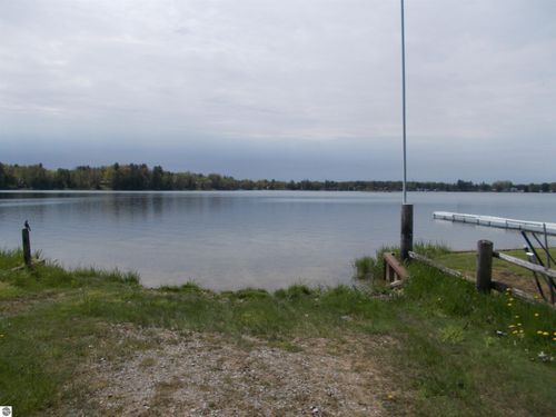 2995 Maple Rd, Hale, MI, 48739-9228 | Card Image