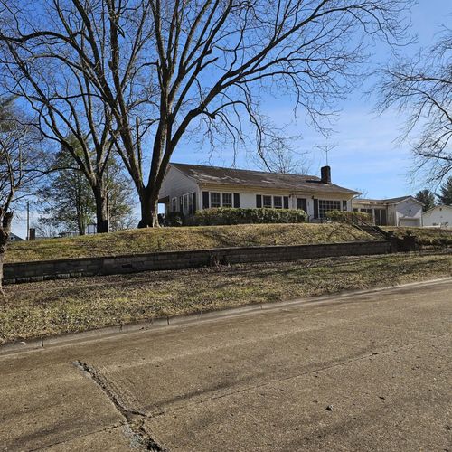 611 Holly Ave, South Pittsburg, TN, 37380-1453 | Card Image