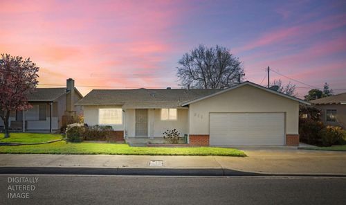 811 E C Street, Oakdale, CA, 95361 | Card Image