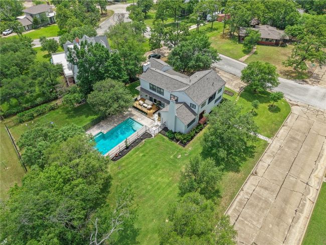 Drone / aerial view of a pool | Image 46