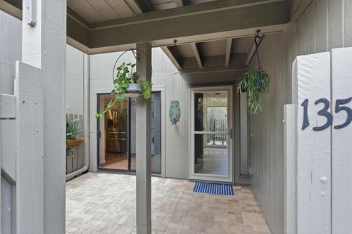 135 Woodland Pl, OSPREY, FL, 34229-9597 | Card Image