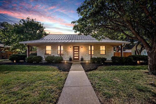 405 Sunset St, Fredericksburg, TX, 78624-3251 | Card Image