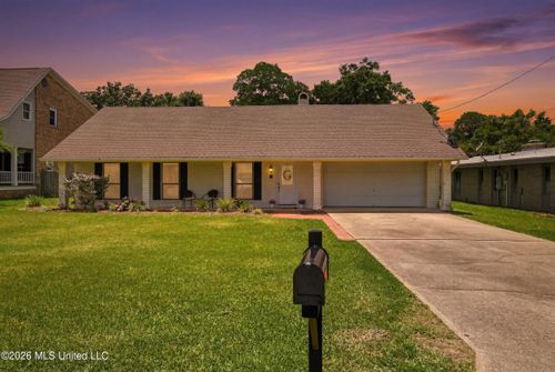 319 Eastview Dr, Biloxi, MS, 39531-2601 | Card Image