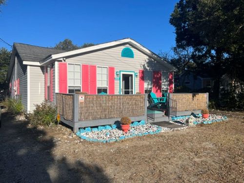 305 Chester St, Myrtle Beach, SC, 29577-4015 | Card Image
