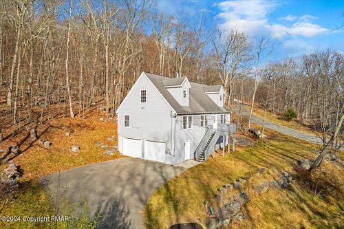 120 St Andrews Dr, Bushkill, PA, 18324-8985 | Card Image