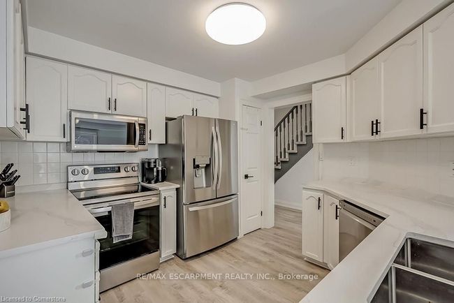 35 - 2022 Atkinson Dr, Condo with 3 bedrooms, 3 bathrooms and 1 parking in Burlington ON | Image 17