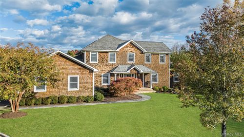 450 Sterling Woods Ln, Southold, NY, 11971-2073 | Card Image