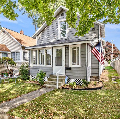 420 N Robert St, Ludington, MI, 49431-1673 | Card Image