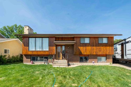 18 Cockrill Court Se, Medicine Hat, AB, T1B2T5 | Card Image