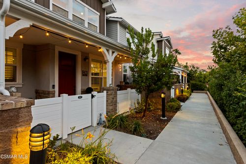 unit-3-230 Farmhouse Dr, Simi Valley, CA, 93065-8513 | Card Image