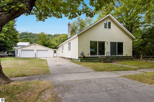 821 Lincoln, Frankfort, MI, 49635-9134 | Card Image
