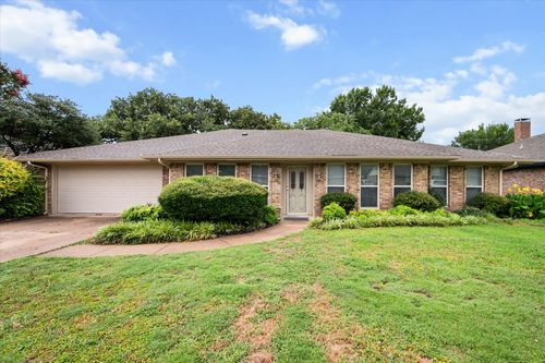 1018 Auburn Dr, Arlington, TX, 76012-5301 | Card Image