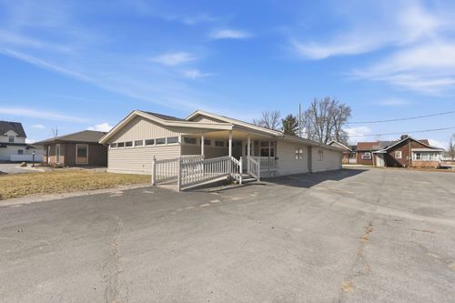 202 W Whitley St, Churubusco, IN, 46723-1720 | Card Image
