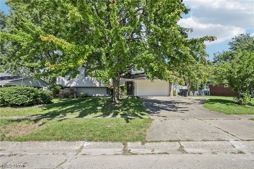 6423 Luton Ct, Dayton, OH, 45424-3423 | Card Image