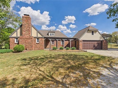 915 215th St, Fort Scott, KS, 66701-8734 | Card Image