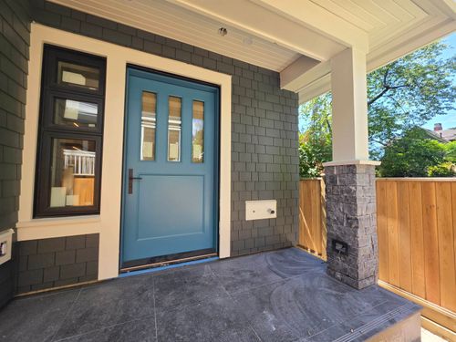 2570 2nd Ave W, Vancouver, BC, V6K1J8 | Card Image