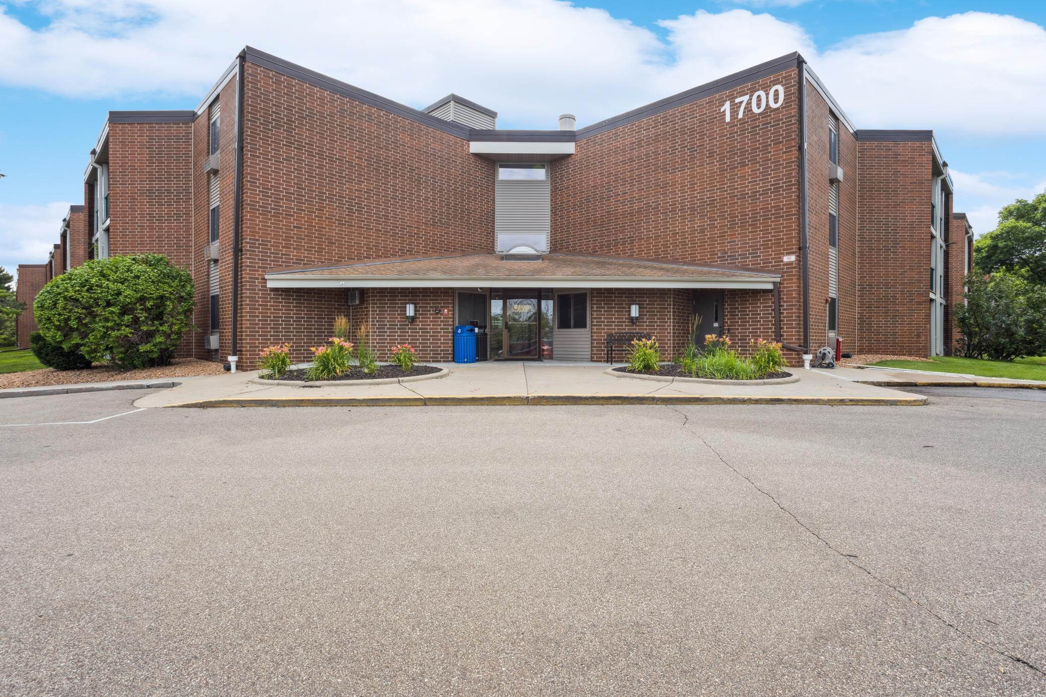 APT-327 - 1700 Four Oaks Rd, For Sale in Eagan - eXp Realty