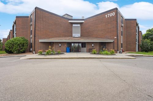 apt-327-1700 Four Oaks Rd, Eagan, MN, 55121-1843 | Card Image