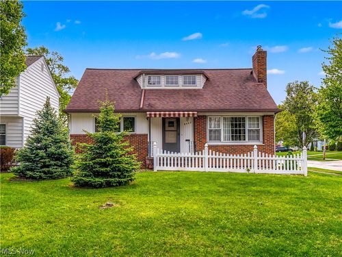 7393 Nethersole Dr, Middleburg Heights, OH, 44130-5475 | Card Image