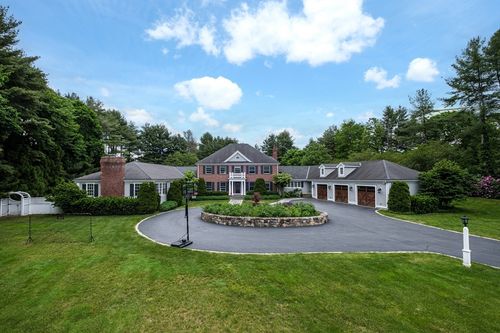 568 Wellesley St, Weston, MA, 02493-1015 | Card Image